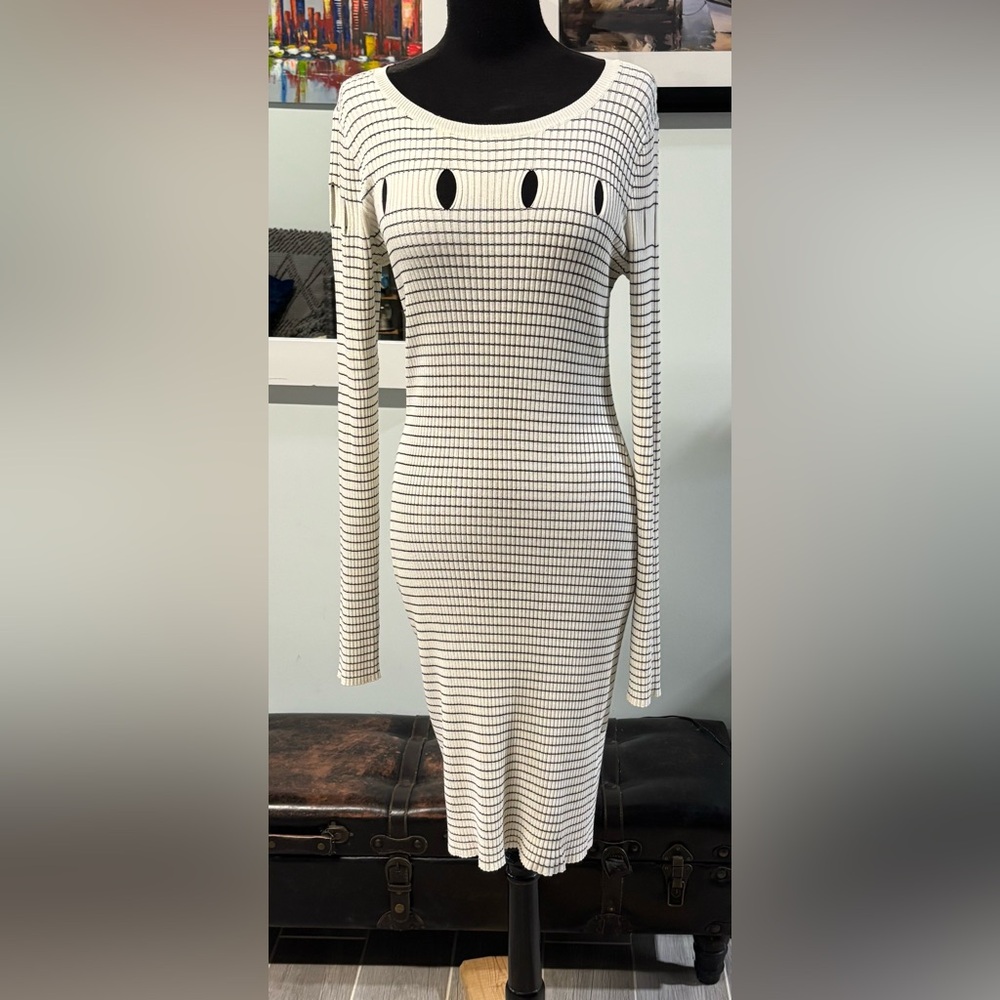 ❤️Guess Mia Keyhole Long-sleeve Dress- Sz Large